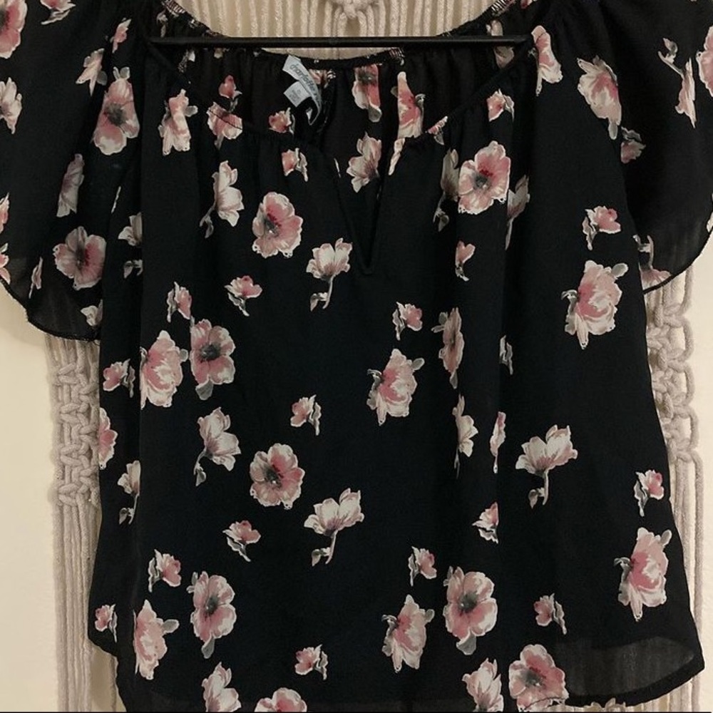 Over the shoulder cropped shirt